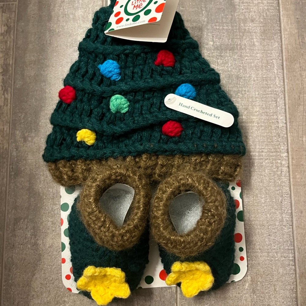 Christmas hat and booties for baby